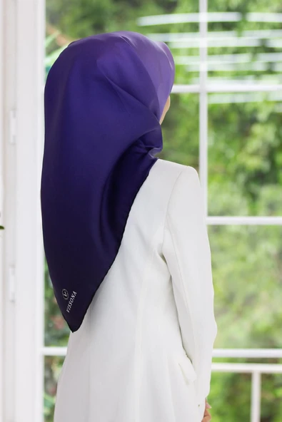 %100 Twill İpek Degrade Desenli Mor Renkli 90x90 Eşarp Dikim Şekli : El Dikişi ürün görseli 1