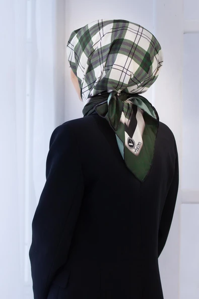 Twill Ekose Desenli Zümrüt Yeşili Renkli 90x90 Eşarp (İpek İçermez) Kenar Dikiş Şekli El Dikişli ürün görseli 1