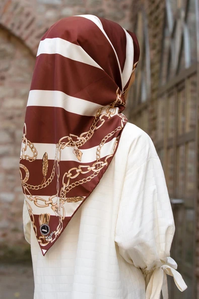 Twill Çizgili Zincir Desenli Bordo Renkli 90x90 Eşarp (İpek İçermez) Kenar Dikiş Şekli El Dikişli ürün görseli 1