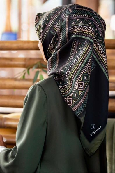 %100 Twill İpek Etnik Desenli Siyah - Zümrüt Yeşili Renkli 90x90 Eşarp Dikim Şekli : El Dikişi ürün görseli 1