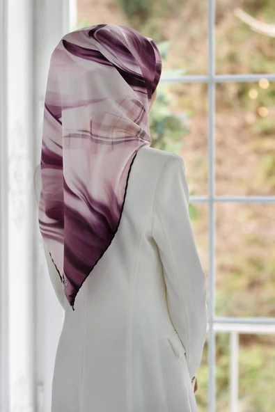 Twill Dalga ve Ekose Desenli Lila Renkli 90x90 Eşarp (İpek İçermez)Kenar Dikiş Şekli El Dikişli ürün görseli 1