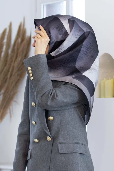 %100 Twill İpek Geometrik Desenli Siyah - Krem Renkli 90x90 Eşarp Dikim Şekli : El Dikişi ürün görseli 1