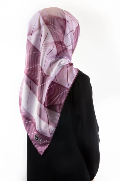 Twill Şeritli Geometrik Desenli Lila Renkli 90x90 Eşarp (İpek İçermez) Kenar Dikiş Şekli El Dikişli ürün görseli 1