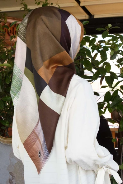 Twill Geometrik Desenli Vizon Renkli 90x90 Eşarp (İpek İçermez) Kenar Dikiş Şekli El Dikişli ürün görseli 1