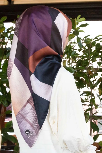 Twill Geometrik Desenli Lila Renkli 90x90 Eşarp (İpek İçermez) Kenar Dikiş Şekli El Dikişli ürün görseli 1