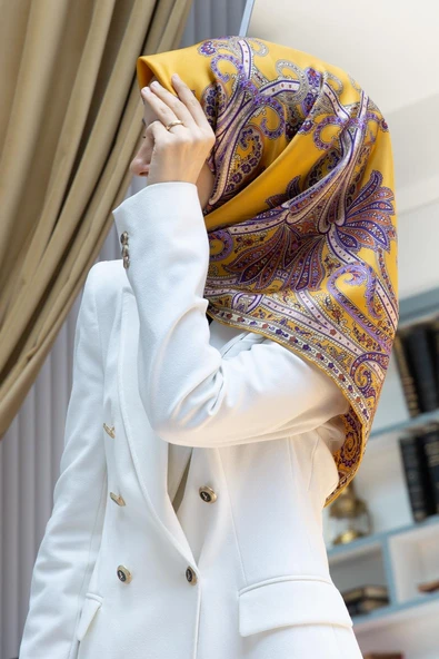 %100 Twill İpek Şal Desenli Gold Renkli 90x90 Eşarp Dikim Şekli : El Dikişi ürün görseli 1