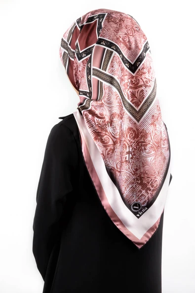 Twill Geometrik Desenli Pudra Renkli 90x90 Eşarp (İpek İçermez) Kenar Dikiş Şekli El Dikişli ürün görseli 1
