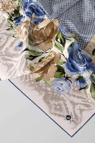 Twill Çiçek Desenli İndigo Renkli 90x90 Eşarp (İpek İçermez) Kenar Dikiş Şekli El Dikişli ürün görseli 1