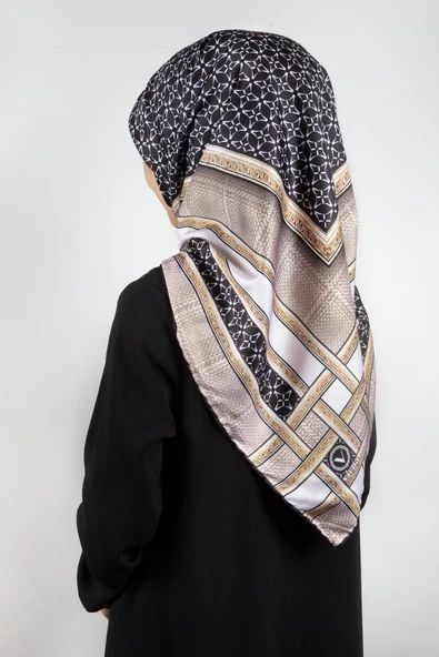 Twill Gold Bordürlü Geometrik Desenli Bej Renkli 90x90 Eşarp (İpek İçermez) Kenar Dikiş Şekli El Dikişli ürün görseli 1
