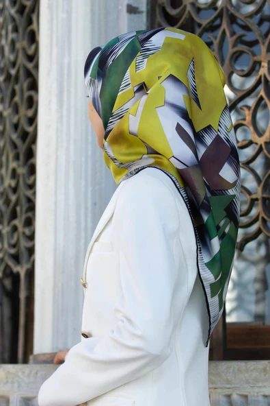 %100 Twill İpek Geometrik Desenli Sarı - Benetton Yeşili Renkli 90x90 Eşarp Dikim Şekli : El Dikişi ürün görseli 1