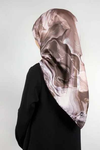 Twill Batik Desenli Taş Rengi Renkli 90x90 Eşarp (İpek İçermez) Kenar Dikiş Şekli El Dikişli ürün görseli 1