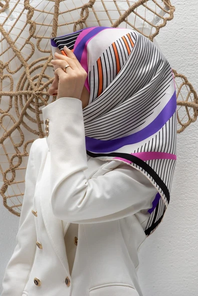%100 Twill İpek Çizgili Geometrik Desenli Beyaz - Mor Renkli 90x90 Eşarp Dikim Şekli : El Dikişi ürün görseli 1