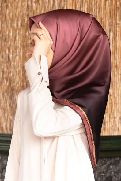 Twill Degrade Desenli Pudra Renkli 90x90 Eşarp (İpek İçermez) Kenar Dikiş Şekli El Dikişli ürün görseli 1
