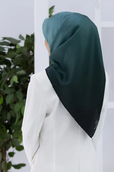 %100 Twill İpek Degrade Desenli Mint Yeşili Renkli 90x90 Eşarp Dikim Şekli : El Dikişi ürün görseli 1
