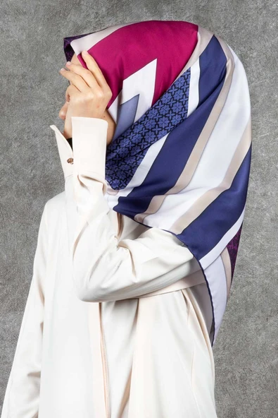 Twill Geometrik Barok Desenli Mürdüm - Lacivert Renkli 90x90 Eşarp (İpek İçermez) Kenar Dikiş Şekli El Dikişli ürün görseli 1