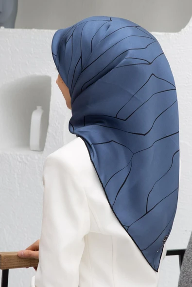 %100 Twill İpek Çizgi Desenli İndigo - Siyah Renkli 90x90 Eşarp Dikim Şekli : El Dikişi ürün görseli 1