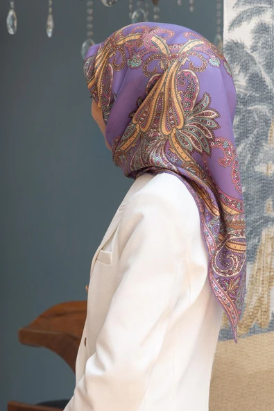 %100 Twill İpek Şal Desenli Lila Renkli 90x90 Eşarp Dikim Şekli : El Dikişi ürün görseli 1