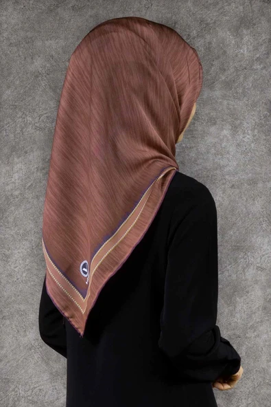 Twill Efektli Bordür Desenli Bakır Renkli 90x90 Eşarp (İpek İçermez) Dikim Şekli : El Dikişi ürün görseli 1