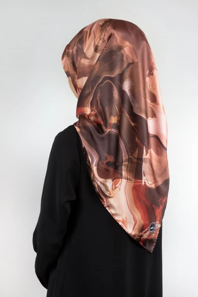 Twill Batik Desenli Taba Renkli 90x90 Eşarp (İpek İçermez) Kenar Dikiş Şekli El Dikişli ürün görseli 1