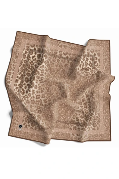 Twill Leopar Desenli Bej Renkli 90x90 Eşarp (İpek İçermez) Kenar Dikiş Şekli El Dikişli ürün görseli 1