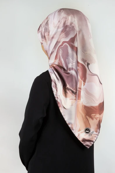 Twill Batik Desenli Bej Renkli 90x90 Eşarp (İpek İçermez) Kenar Dikiş Şekli El Dikişli ürün görseli 1