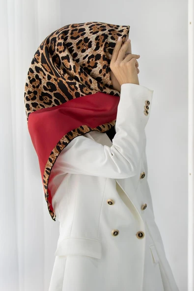 %100 Twill İpek Leopar Desenli Kırmızı Renkli 90x90 Eşarp Dikim Şekli : El Dikişi ürün görseli 1