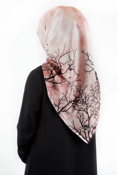 Twill Dolunay ve Ağaç Desenli Pudra Renkli 90x90 Eşarp (İpek İçermez) Kenar Dikiş Şekli El Dikişli ürün görseli 1