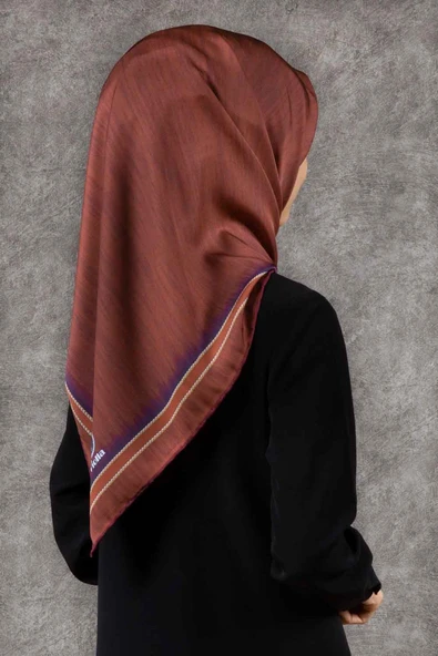 Twill Efektli Bordür Desenli Taba Renkli 90x90 Eşarp (İpek İçermez) Dikim Şekli : El Dikişi ürün görseli 1