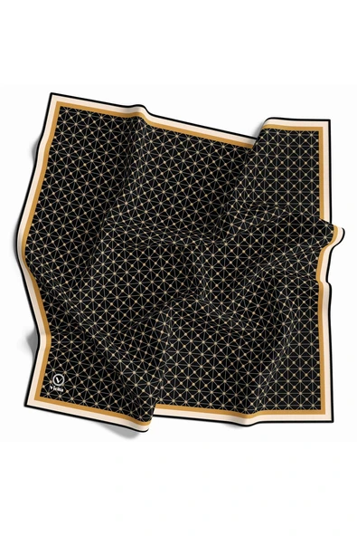 Twill Monogram Desenli Siyah - Gold Renkli 90x90 Eşarp (İpek İçermez) Kenar Dikiş Şekli El Dikişli ürün görseli 1
