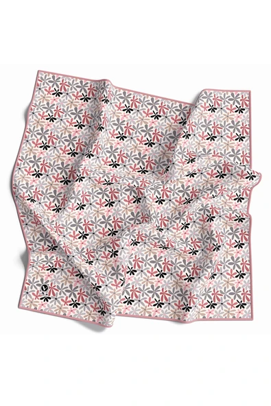Twill Renkli Çiçek Desenli Pudra Renkli 90x90 Eşarp (İpek İçermez) Kenar Dikiş Şekli El Dikişli ürün görseli 1