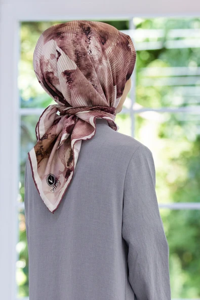Twill Batik Desenli Gül Kurusu Renkli 90x90 Eşarp (İpek İçermez) Dikim Şekli : El Dikişi ürün görseli 1