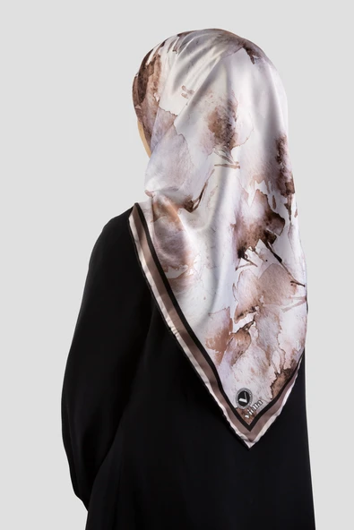 Rayon Sulu Boya Çiçek Desenli Bej Renkli 90x90 Dikim Şekli : El Dikişi Eşarp (İpek İçermez) ürün görseli 1