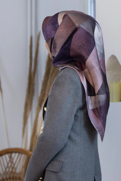 %100 Twill İpek Geometrik Desenli Lila - Pembe Renkli 90x90 Eşarp Dikim Şekli : El Dikişi ürün görseli 1