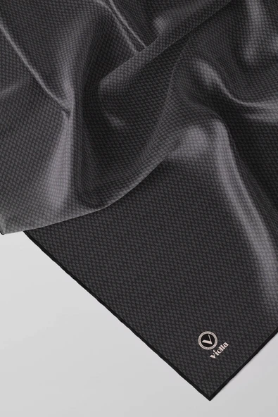 Twill Dokulu Düz Renk Desenli Füme Renkli 90x90 Eşarp (İpek İçermez) Kenar Dikiş Şekli El Dikişli ürün görseli 1