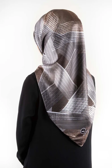 Twill Dokulu Geometrik Desenli Gri - Bej Renkli 90x90 Eşarp (İpek İçermez) Kenar Dikiş Şekli El Dikişli ürün görseli 1