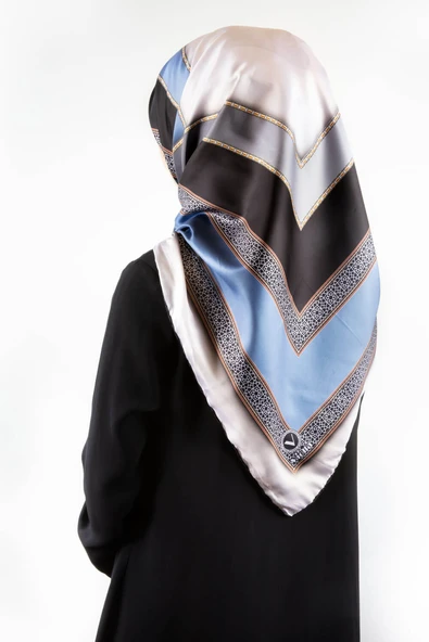 Twill Gold Detaylı ve Antik Motif Desenli Petrol Yeşili - İndigo Renkli 90x90 Eşarp (İpek İçermez) Kenar Dikiş Şekli El Dikişli ürün görseli 1