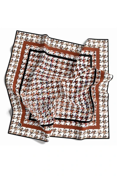 Twill Kazayağı Desenli Taba Renkli 90x90 Eşarp (İpek İçermez) Kenar Dikiş Şekli El Dikişli ürün görseli 1