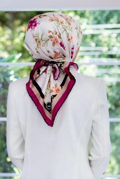 Rayon Çiçek Desenli Mürdüm Renkli 90x90 Eşarp (İpek İçermez) Dikim Şekli : El Dikişi ürün görseli 1