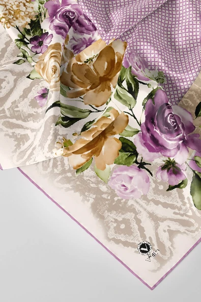 Twill Çiçek Desenli Lila Renkli 90x90 Eşarp (İpek İçermez) Kenar Dikiş Şekli El Dikişli ürün görseli 1