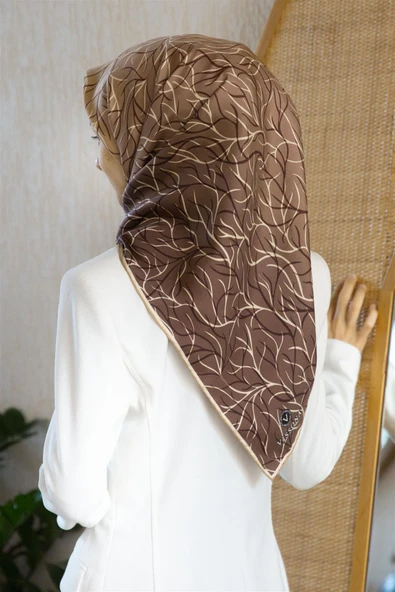 %100 Twill İpek Degrade Desenli Taş Renkli 90x90 Eşarp Dikim Şekli : El Dikişi ürün görseli 1