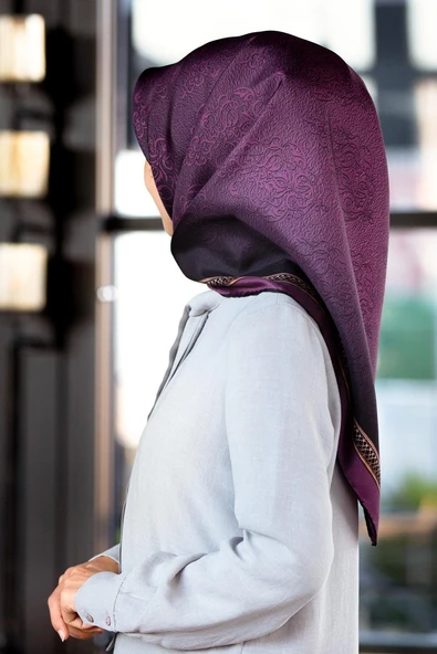 %100 Twill Barok Desenli Mürdüm Renkli 90x90 Eşarp Dikim Şekli: El Dikişi ürün görseli 1