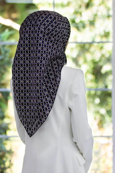 %100 Twill İpek Zincir Desenli Siyah - Saks Renkli 90x90 Eşarp Kenar Dikiş Şekli El Dikişli ürün görseli 1