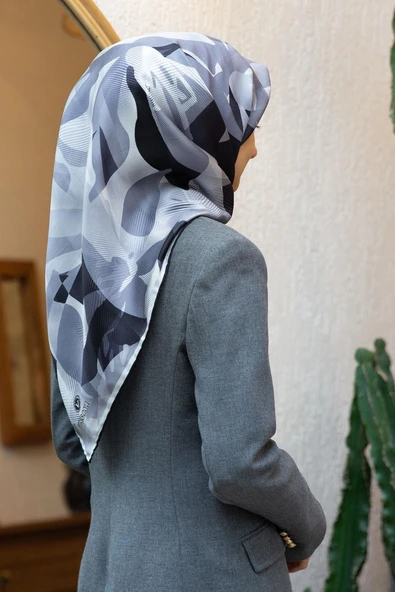 %100 Twill İpek Çiçek Desenli Gri - Siyah Renkli 90x90 Eşarp Dikim Şekli : El Dikişi ürün görseli 1