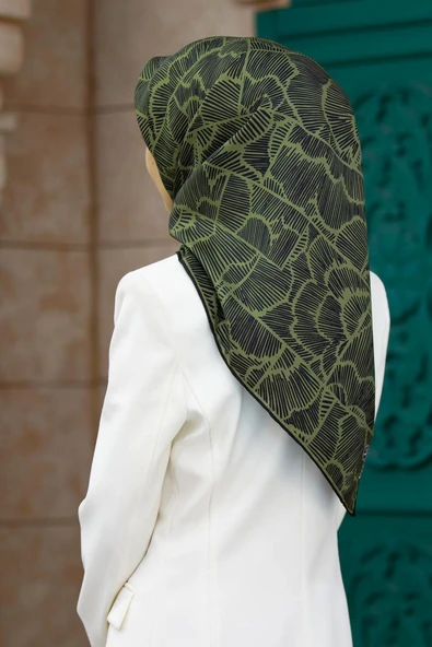 %100 Twill İpek Geometrik Desenli Haki - Siyah Renkli 90x90 Eşarp Dikim Şekli : El Dikişi ürün görseli 1