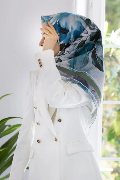 %100 Twill İpek Bahar Çiçekleri Desenli Petrol Yeşili - Haki Renkli 90x90 Eşarp Dikim Şekli : El Dikişi ürün görseli 1