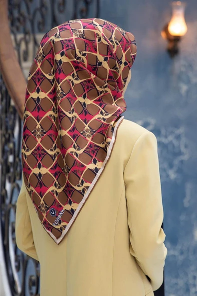 %100 Twill İpek Geometrik Desenli Kahverengi - Kırmızı Renkli 90x90 Eşarp Dikim Şekli : El Dikişi ürün görseli 1