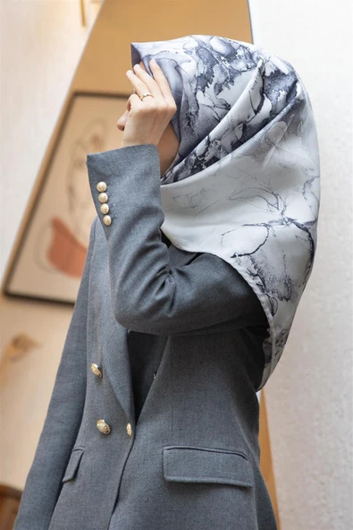 %100 Twill İpek Duman Desenli Bej - Gri Renkli 90x90 Eşarp Dikim Şekli : El Dikişi ürün görseli 1