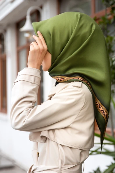 %100 Twill İpek Bordürü Leoparlı Düz Desenli Haki - Gold Renkli 90x90 Eşarp Dikim Şekli : El Dikişi ürün görseli 1
