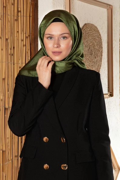 %100 Twill İpek Çizgi Desenli Haki Yeşili Renkli 90x90 Eşarp Dikim Şekli : El Dikişi ürün görseli 1