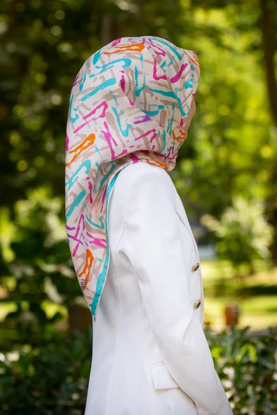 %100 Twill İpek Geometrik Desenli Turkuaz - Pembe Renkli 90x90 Eşarp Dikim Şekli : El Dikişi ürün görseli 1